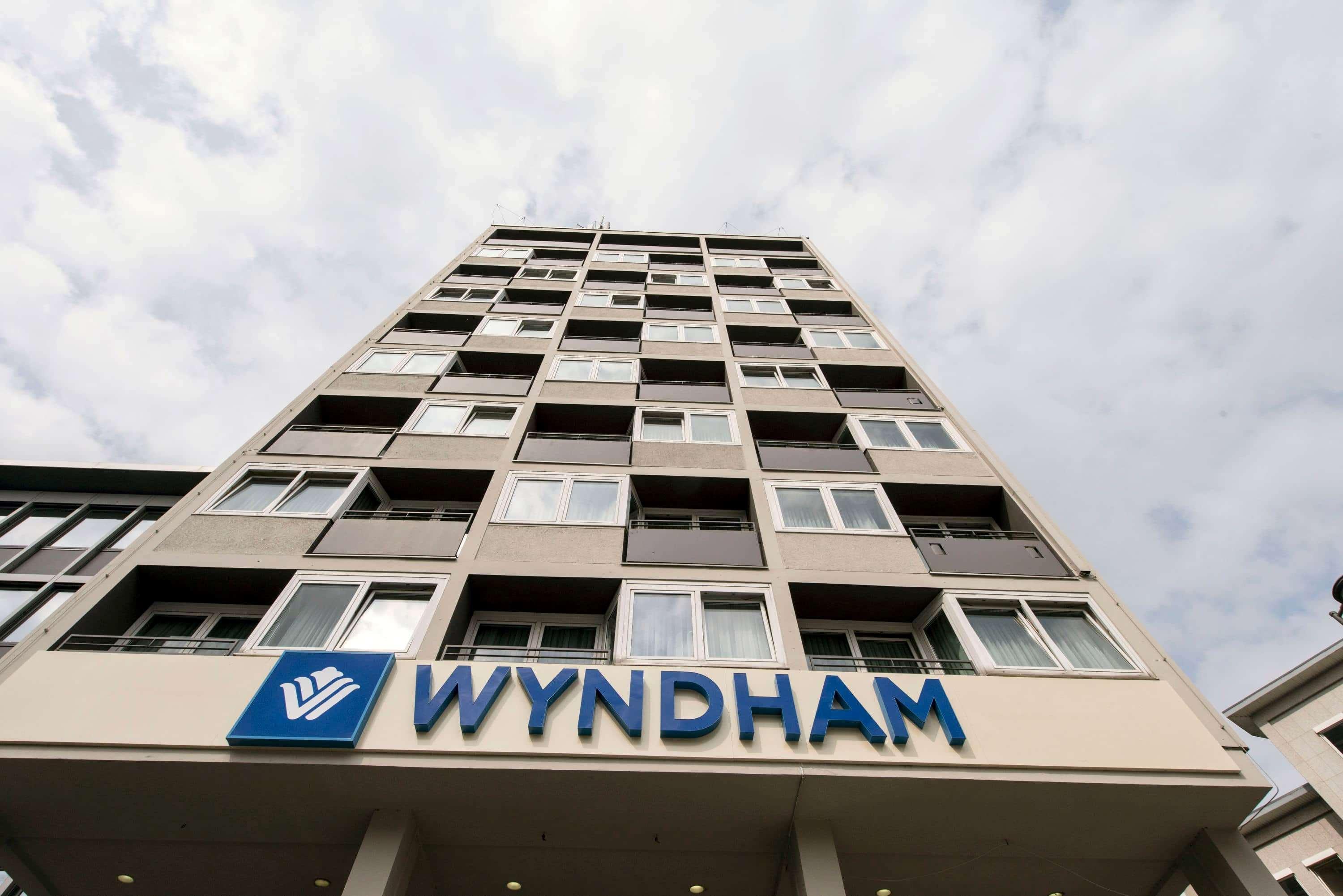 Wyndham Koeln Hotel Exterior photo