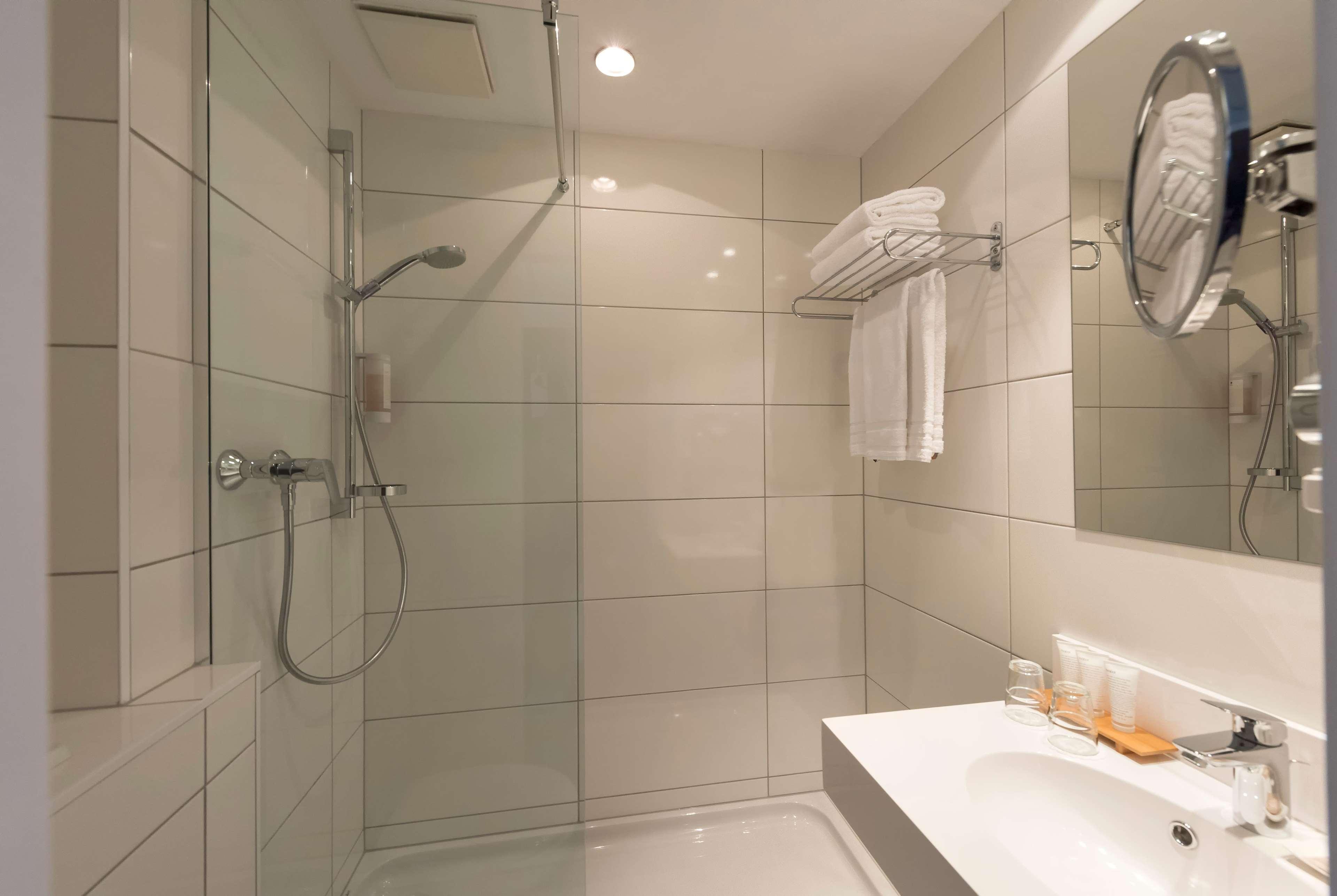 Wyndham Koeln Hotel Room photo