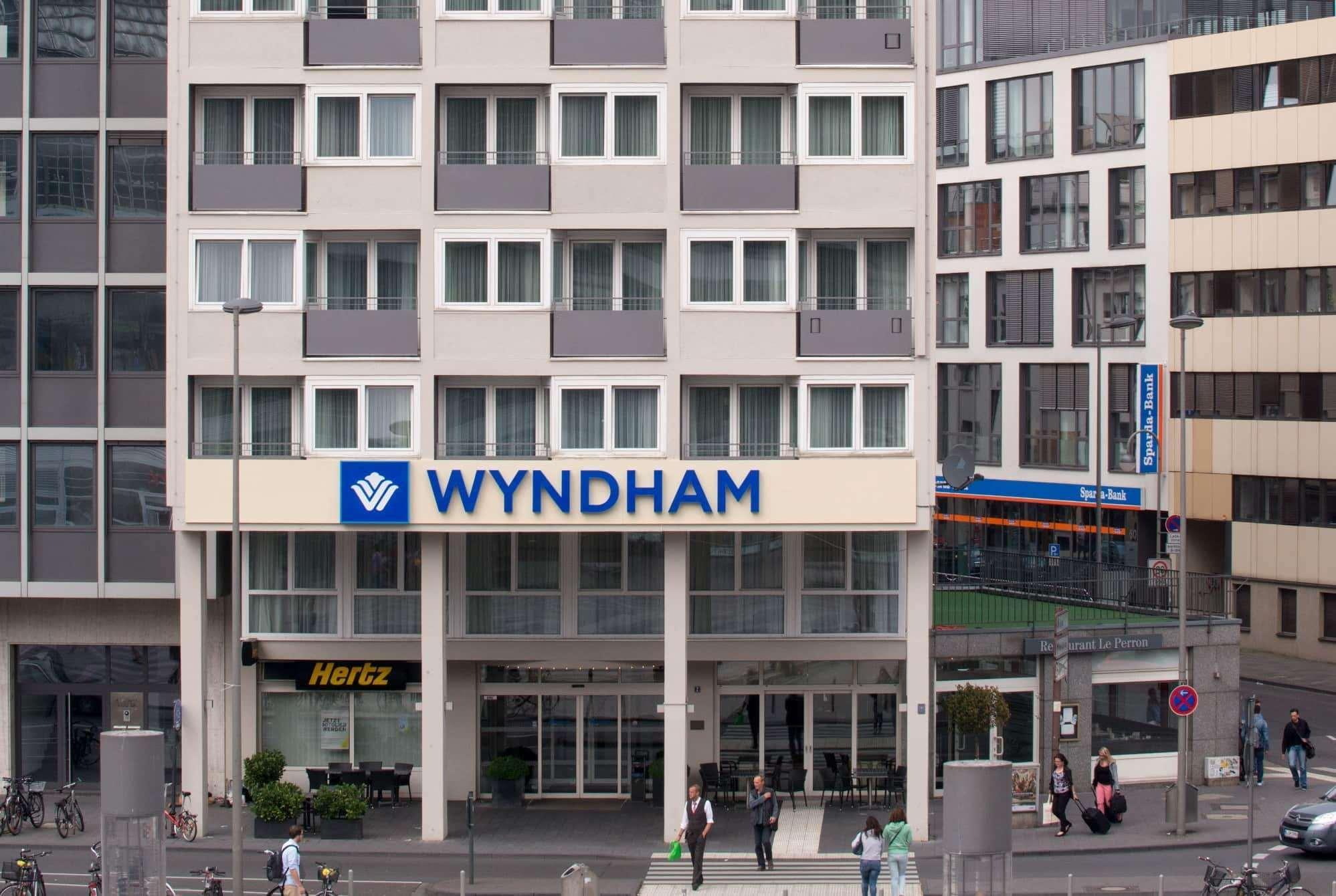 Wyndham Koeln Hotel Exterior photo
