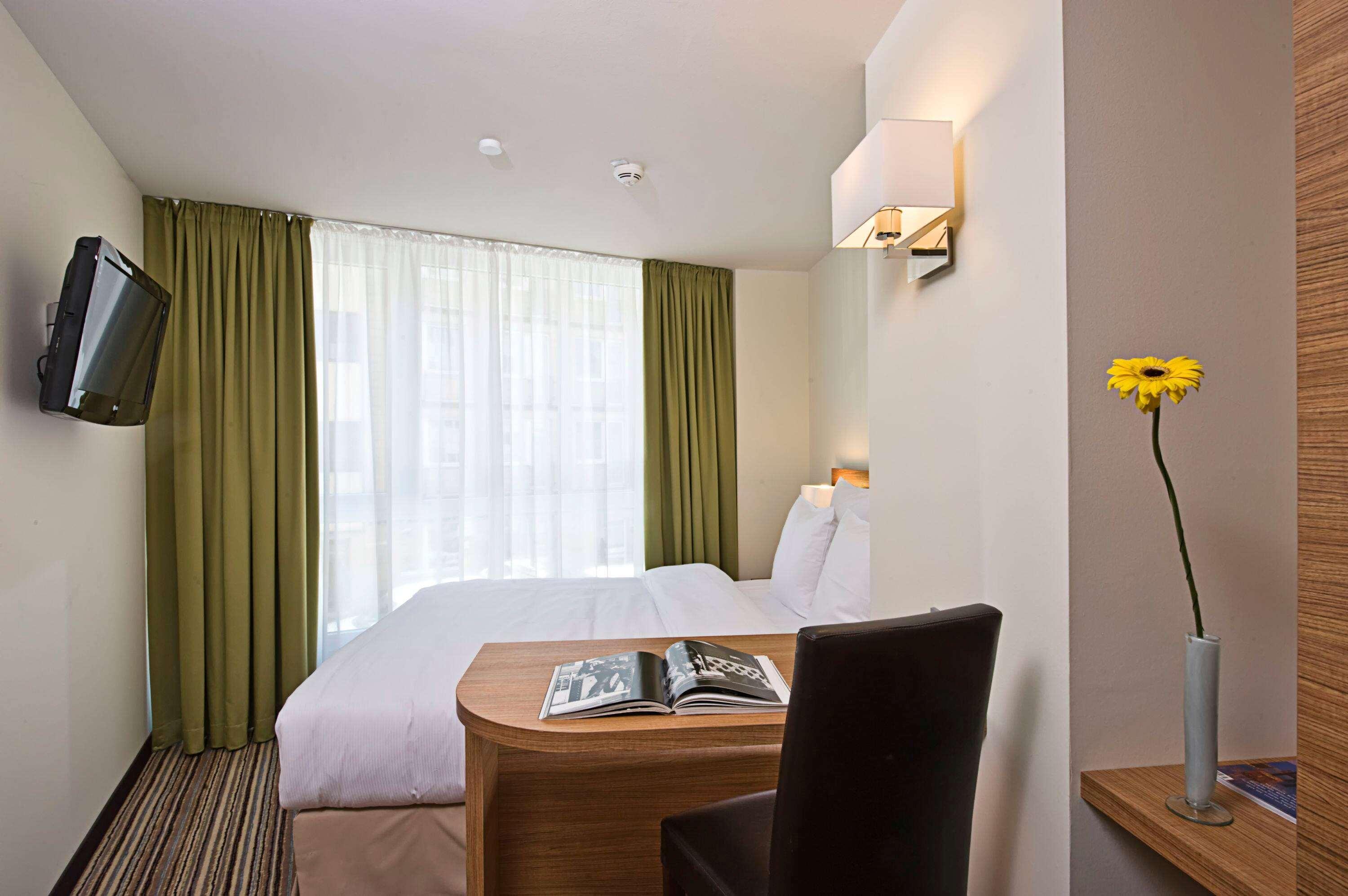 Wyndham Koeln Hotel Exterior photo