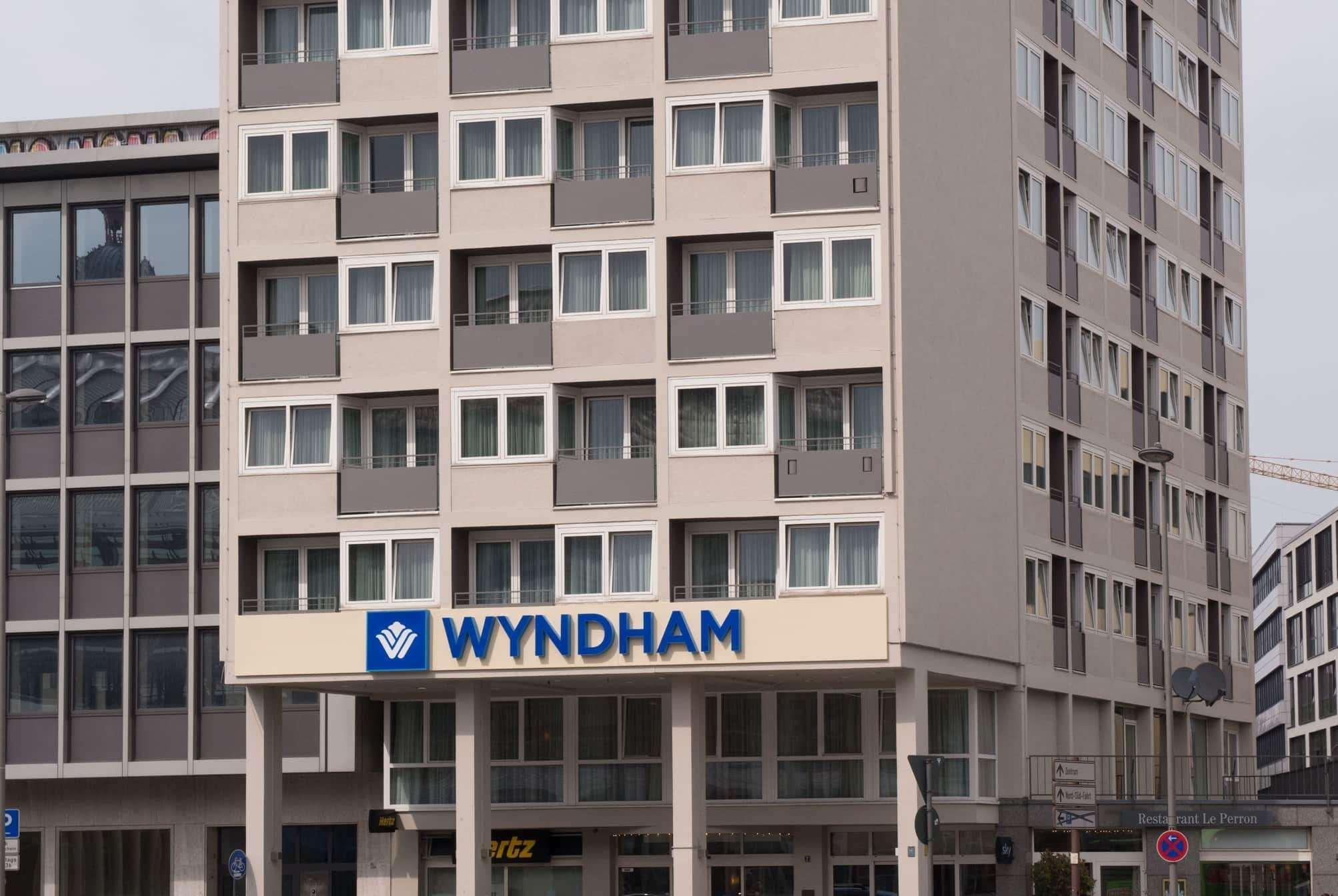 Wyndham Koeln Hotel Exterior photo