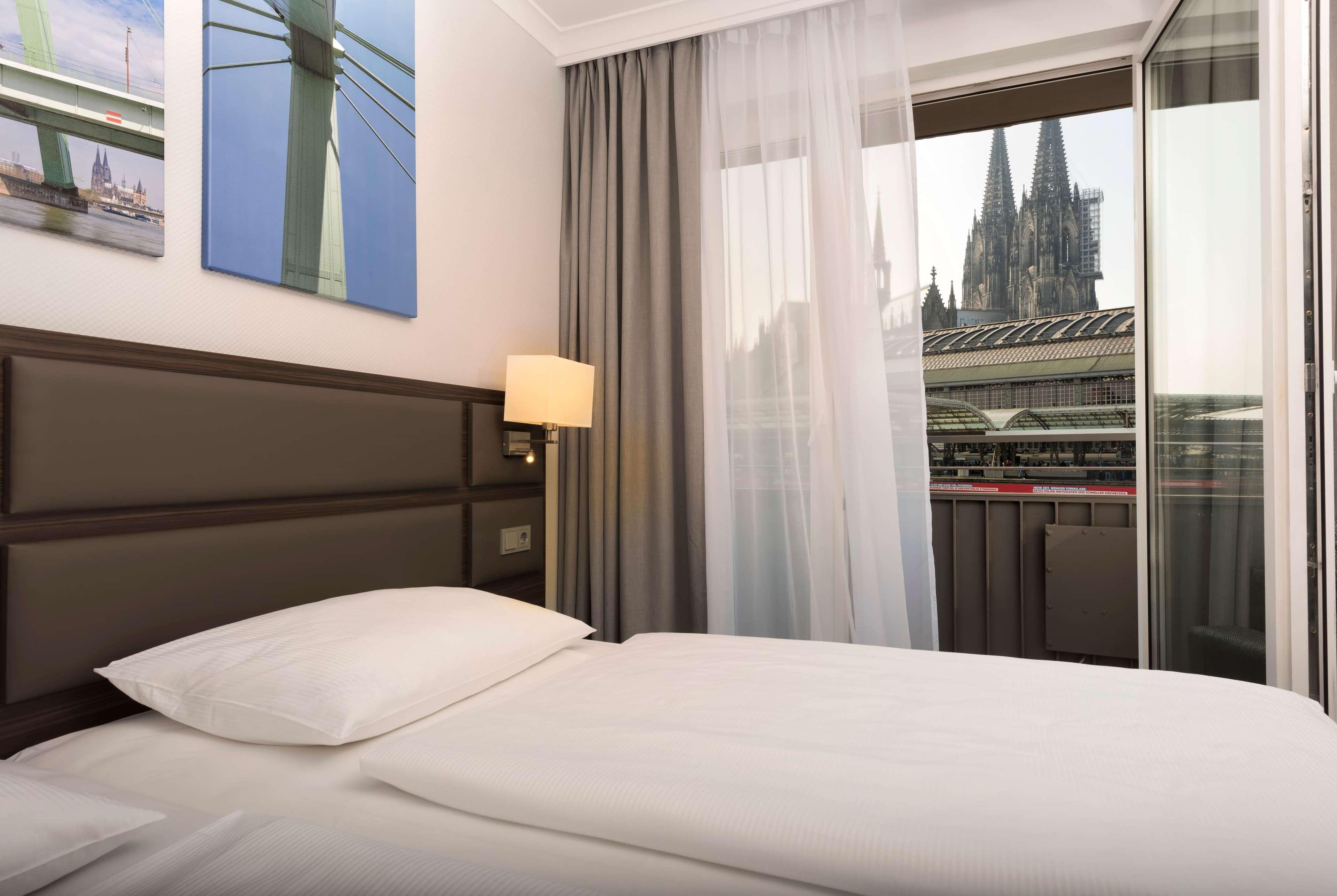 Wyndham Koeln Hotel Exterior photo