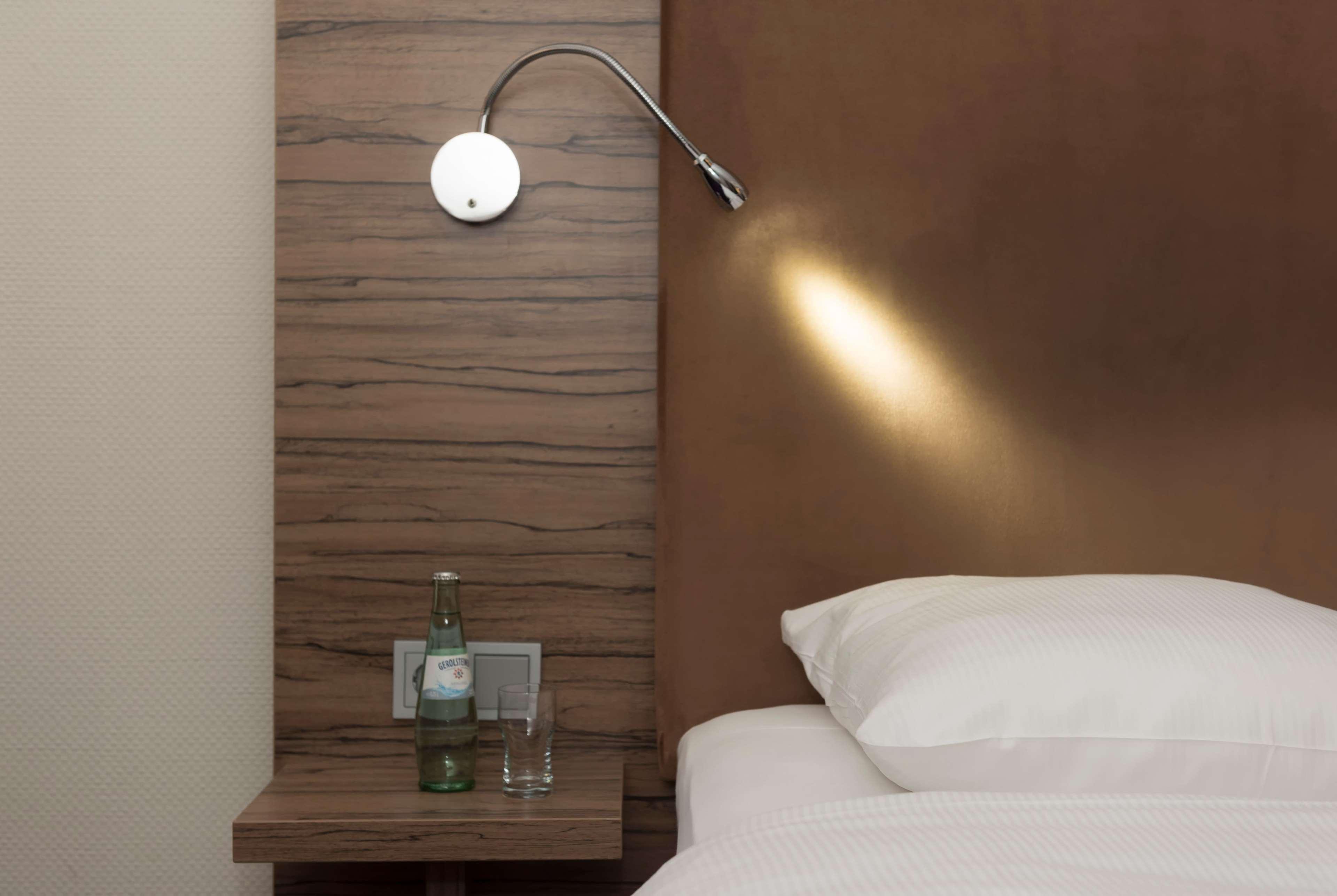 Wyndham Koeln Hotel Room photo