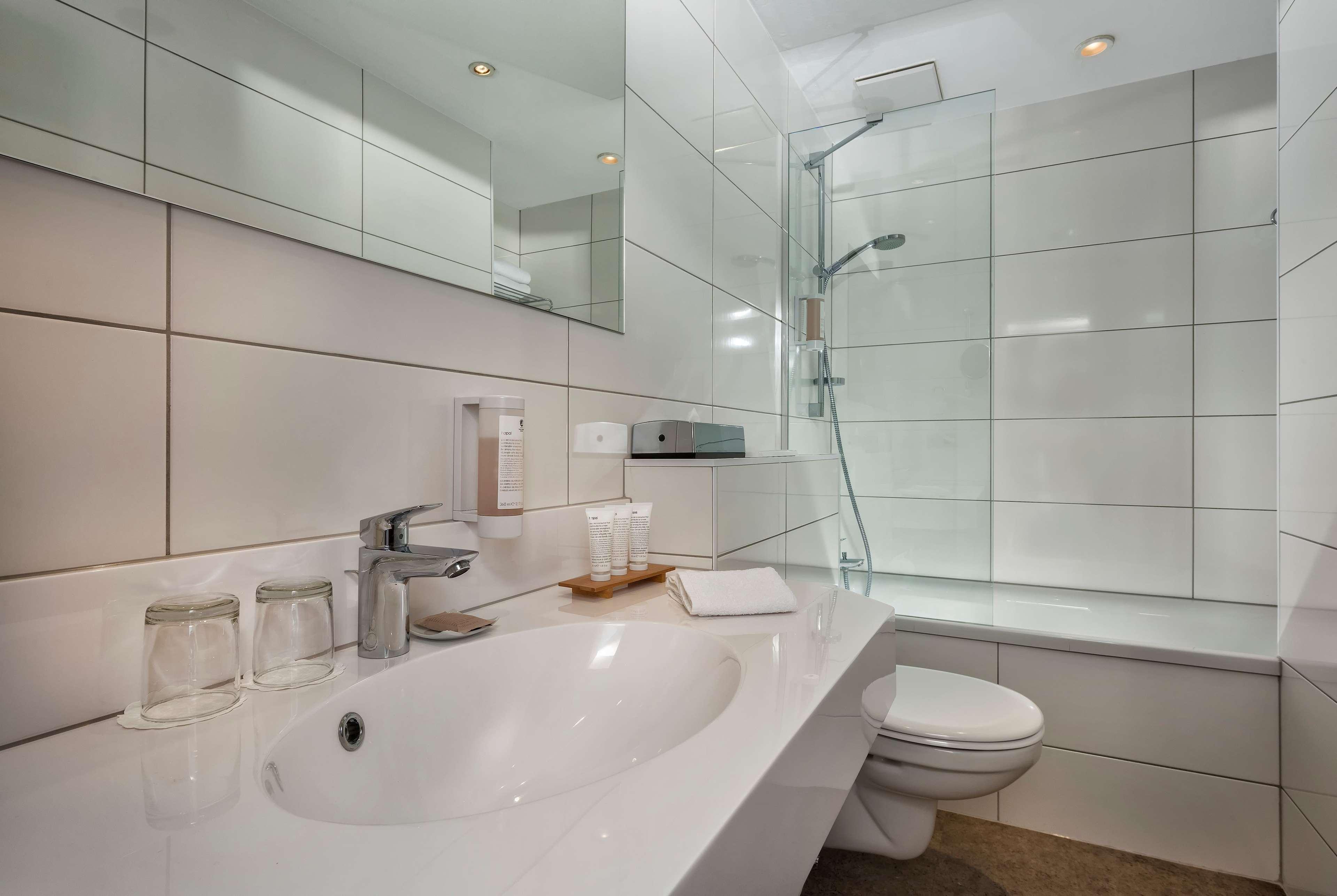Wyndham Koeln Hotel Room photo