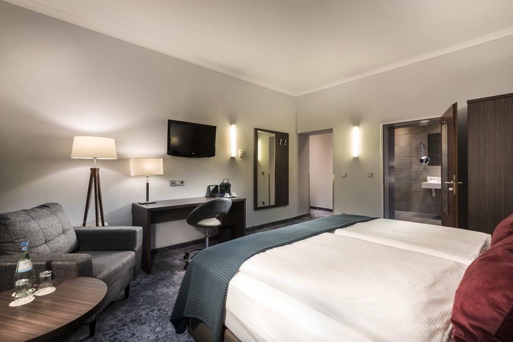 Wyndham Koeln Hotel Room photo