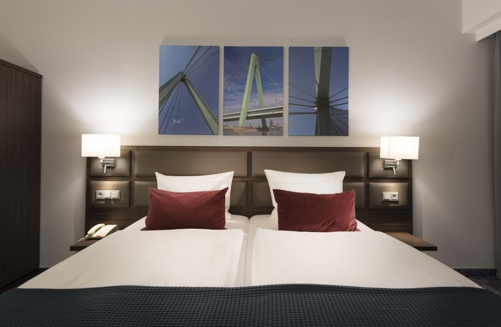 Wyndham Koeln Hotel Room photo
